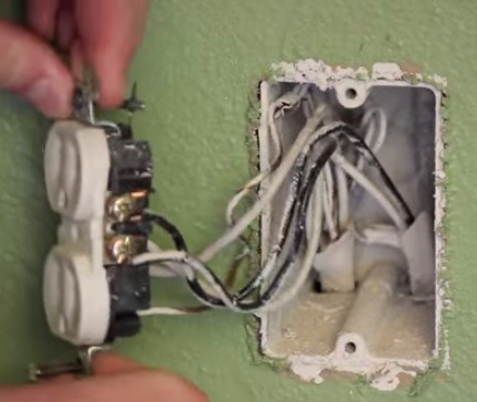 How To Install A Electrical Outlet With Usb Power Ports